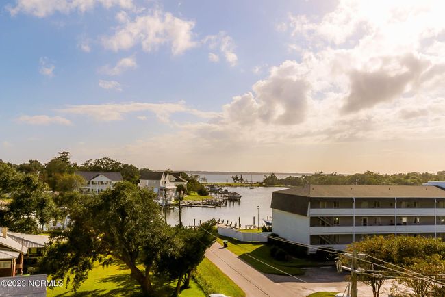 UNIT-402 - 4425 Arendell St, Condo with 3 bedrooms, 3 bathrooms and null parking in Morehead City NC | Image 16