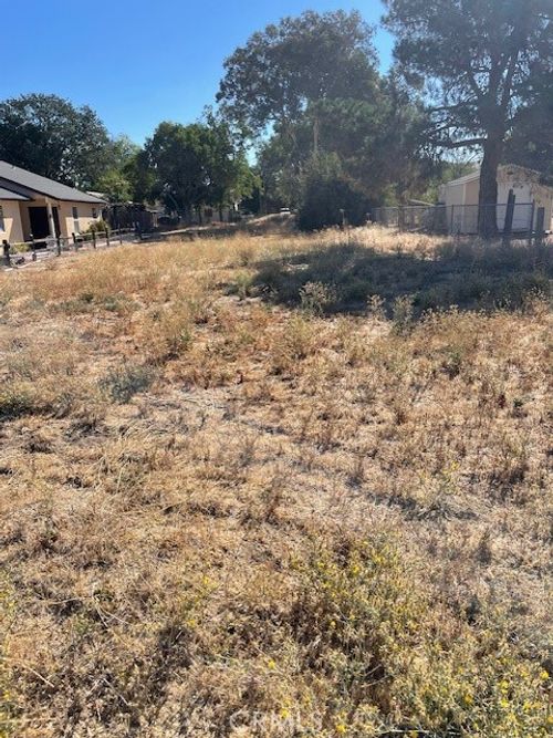 286 N 1st St, Shandon, CA, 93461-4540 | Card Image