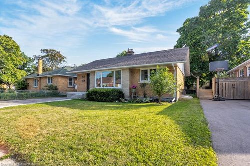 196 Patricia Ave, Kitchener, ON, N2M1J7 | Card Image