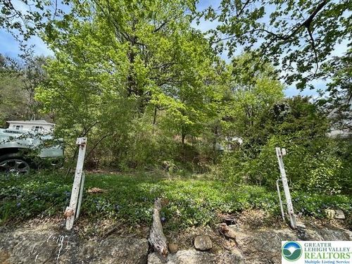 732 Center Ave, Jim Thorpe, PA, 18229-1110 | Card Image