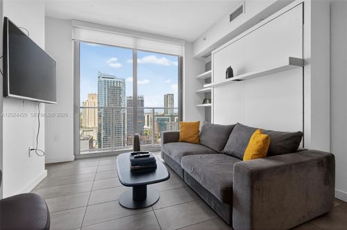 2805-227 Ne 2nd St, Miami, FL, 33132-2383 | Card Image