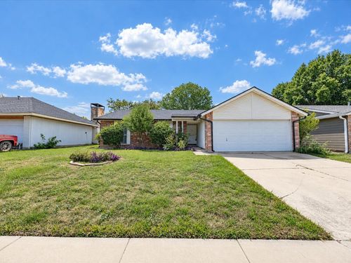 2428 Heathercrest Dr, Arlington, TX, 76018-2524 | Card Image