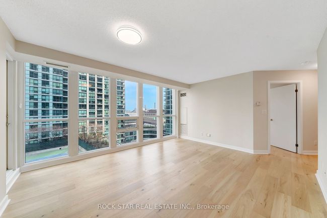 905 - 18 Harbour St, Condo with 2 bedrooms, 2 bathrooms and 1 parking in Toronto ON | Image 10