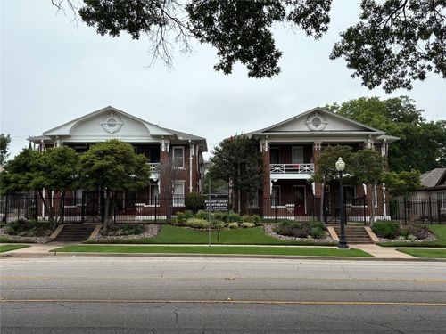 b-907 N Bishop Avenue, Dallas, TX, 75208 | Card Image