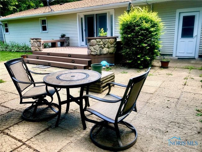 22915 W Walnut Ln, House other with 3 bedrooms, 2 bathrooms and 1 parking in Genoa OH | Image 4