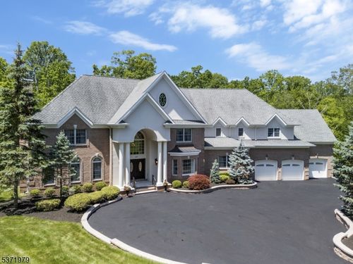 107 King George Rd, Warren, NJ, 07059-6924 | Card Image