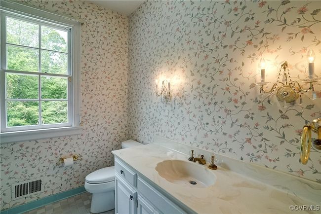 1st Floor Guest Bath | Image 18