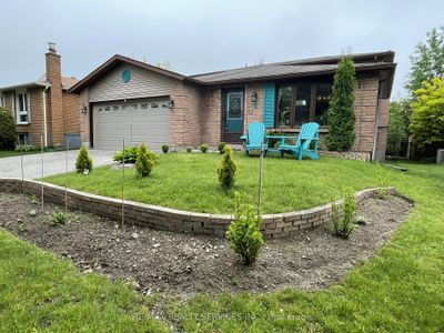 8 Wells Cres, House other with 3 bedrooms, 2 bathrooms and 4 parking in Barrie ON | Image 2