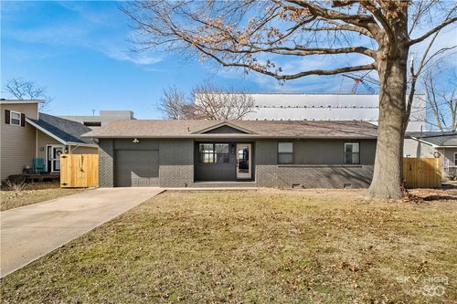 906 Convair St, Bentonville, AR, 72712-6546 | Card Image