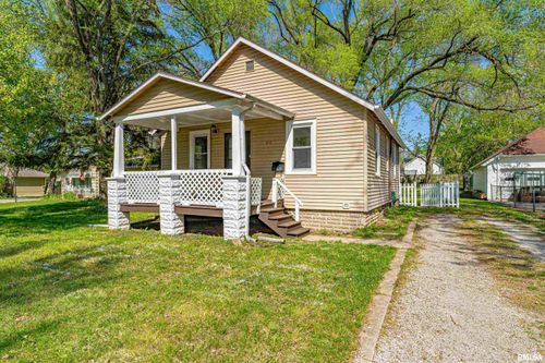210 Palmer Ave, Lincoln, IL, 62656-1151 | Card Image