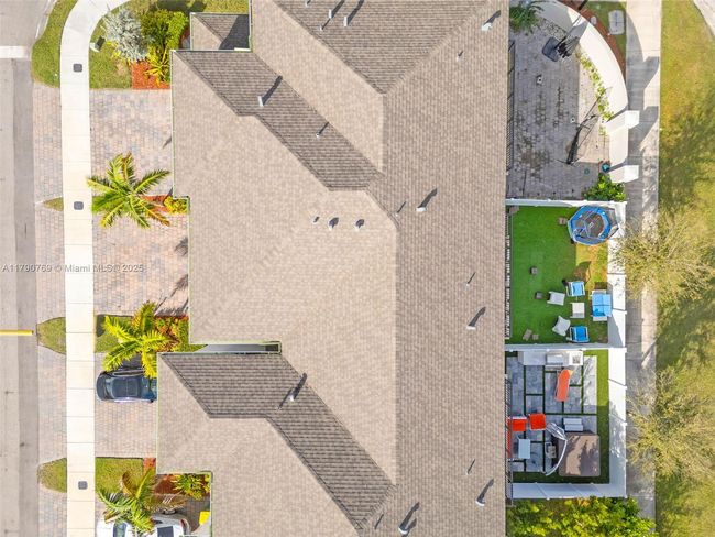809 Se 16 Th Ct, Townhouse with 3 bedrooms, 3 bathrooms and null parking in Homestead FL | Image 4