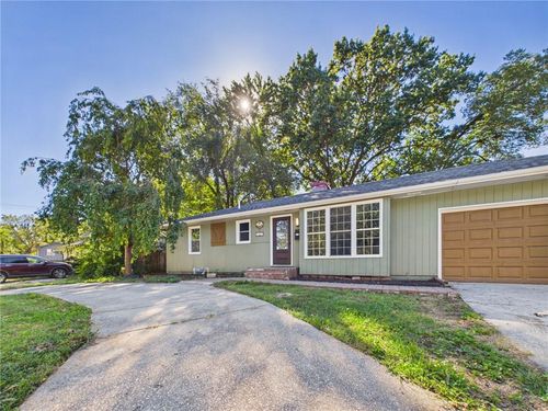 13624 Parker Ave, Grandview, MO, 64030-3738 | Card Image