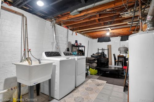 39209 Nottingham St, Westland, MI, 48186-3729 | Card Image