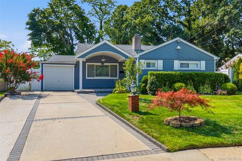1230 Parkwood Dr, Merrick, NY, 11566-1320 | Card Image