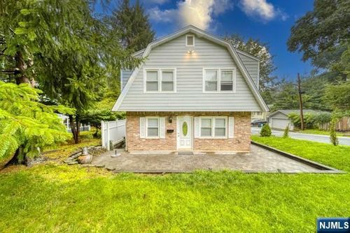 112 Hardenburgh Ave, Demarest, NJ, 07627-2152 | Card Image