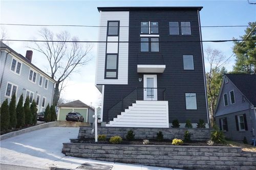 152 Colonial Rd, Providence, RI, 02906-2550 | Card Image