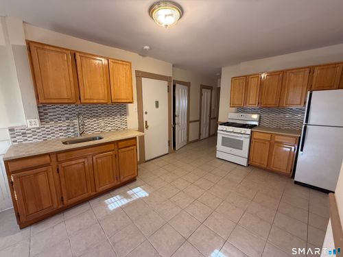 3-215 Woodlawn Ter, Waterbury, CT, 06710-1939 | Card Image