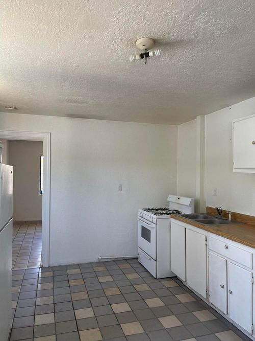 c-225 Smith Ave Se, Albuquerque, NM, 87102-4754 | Card Image