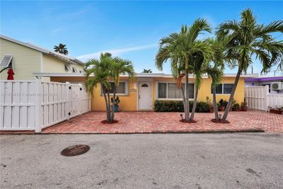 11554 5 Th Avenue Ocean, House other with 3 bedrooms, 2 bathrooms and null parking in Marathon FL | Image 1