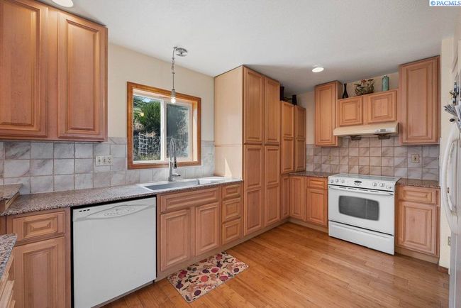 515 Nw Robert St, Home with 4 bedrooms, 4 bathrooms and null parking in Pullman WA | Image 7
