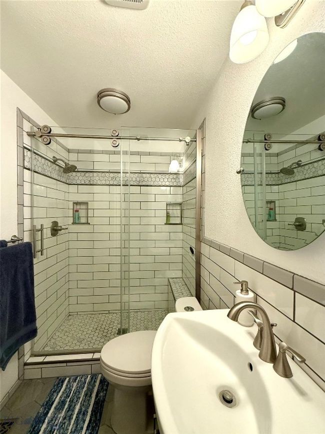 Hallway Bathroom #1 | Image 11