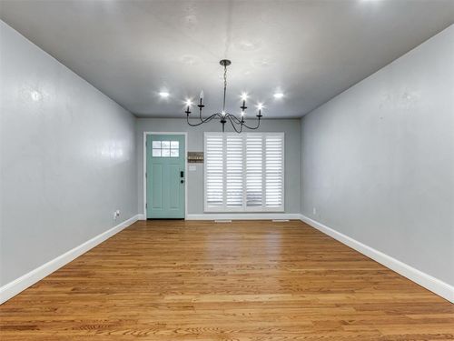 10508 Whitehaven Road, The Village, OK, 73120 | Card Image