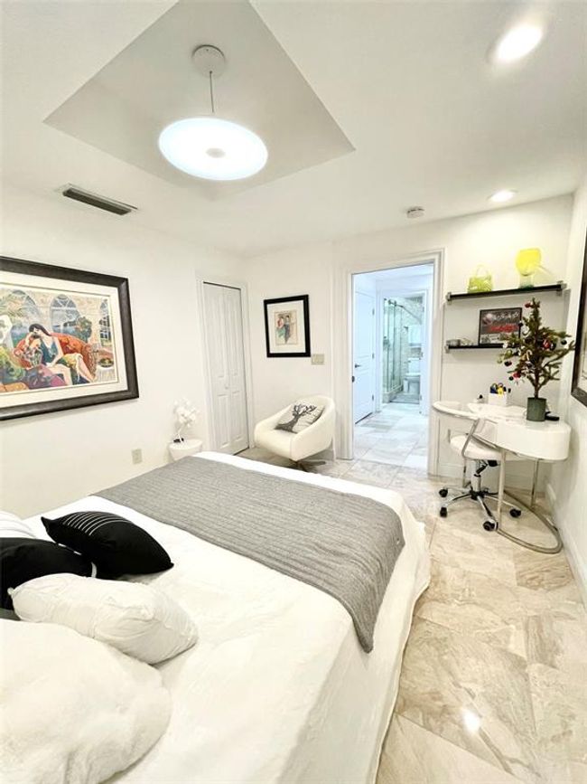 Master Bathroom | Image 22