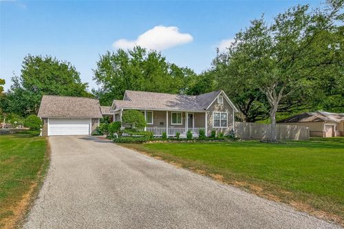 213 N 4th St, Highlands, TX, 77562-3743 | Card Image