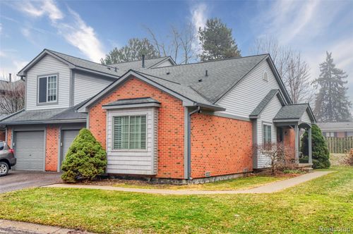 121-469 Winwood Cir, Walled Lake, MI, 48390-3573 | Card Image