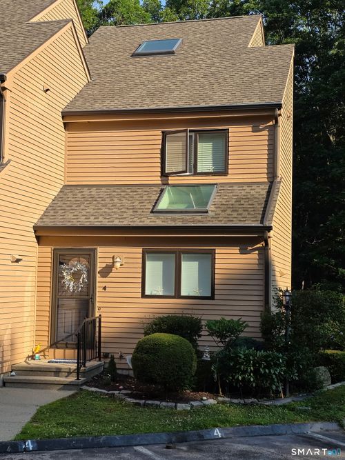 4-101 W Main Street, East Lyme, CT, 06357 | Card Image