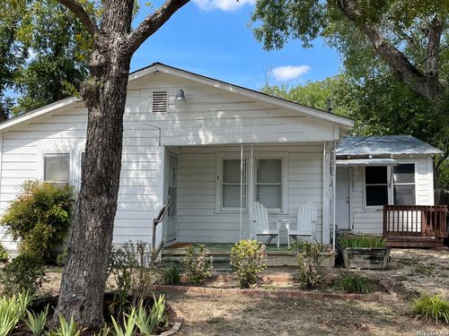 1828 W Mill St, New Braunfels, TX, 78130-8026 | Card Image