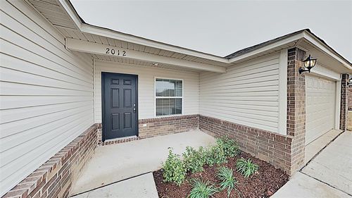 2012 W Hunter Springs Way, Mustang, OK, 73064-7275 | Card Image