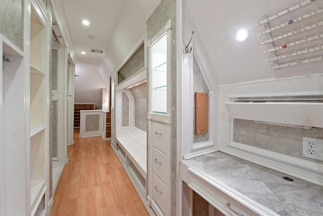 Look at this closet! So many built ins! | Image 21