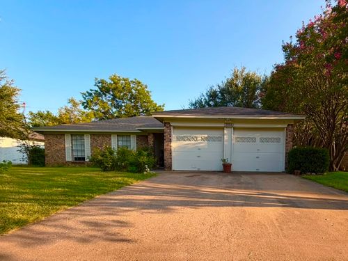 1824 Briar Run, Benbrook, TX, 76126-3924 | Card Image