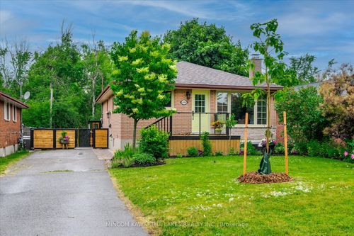 484 Raymond St, Peterborough, ON, K9H5M8 | Card Image