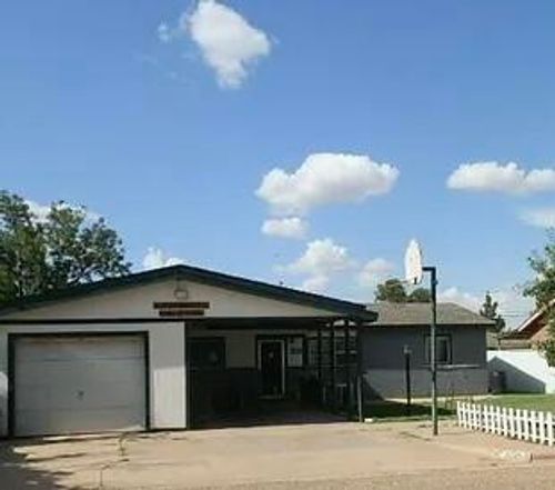 608 17th St, Seagraves, TX, 79359-2535 | Card Image