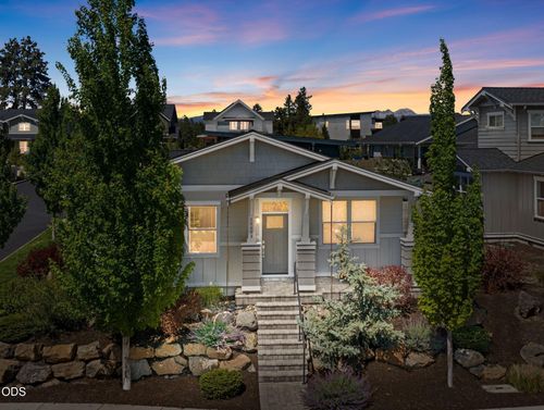 20693 Se Cougar Peak Dr, Bend, OR, 97702-9460 | Card Image
