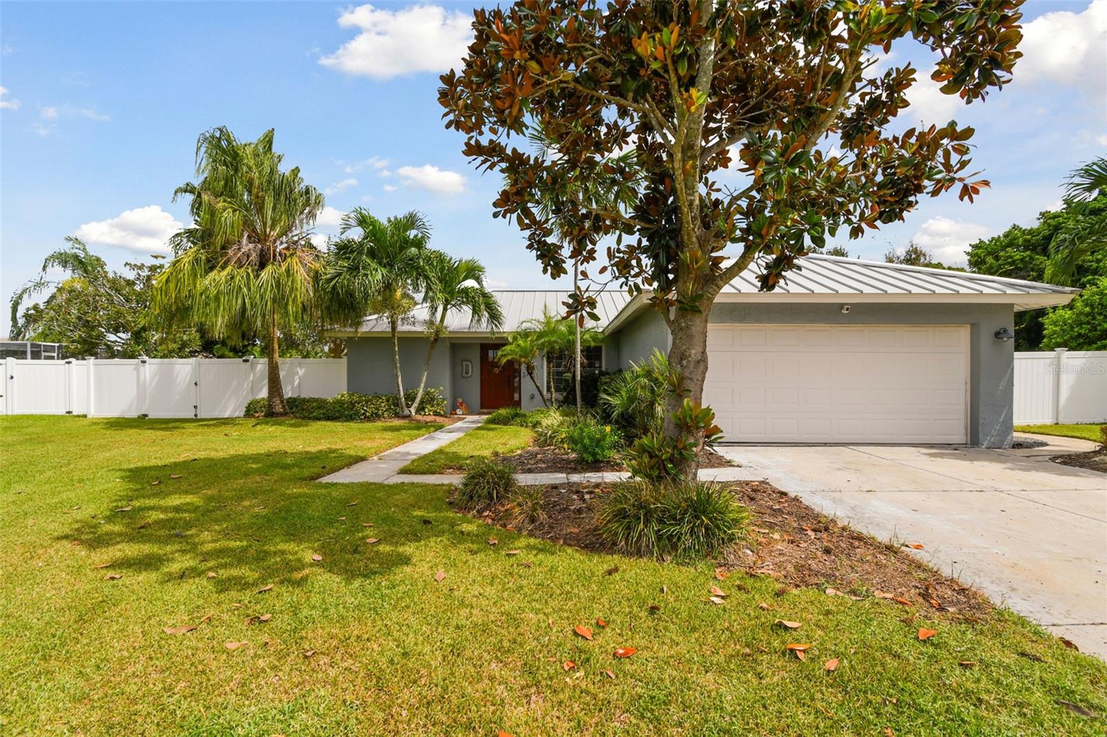 17th Ave, Bradenton, FL 34209