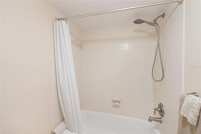 433 - 433 Mariner Dr, Condo with 2 bedrooms, 2 bathrooms and null parking in Tarpon Springs FL | Image 11