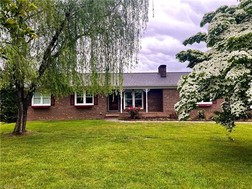 417 Fulton Ave, Mount Airy, NC, 27030-2423 | Card Image