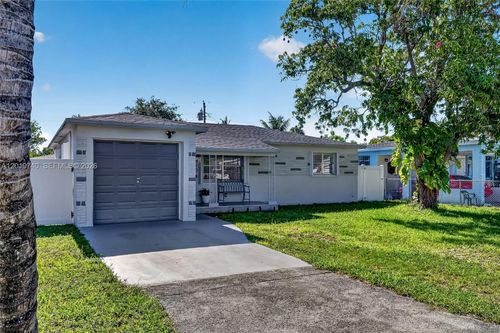 413 Sw 5th Ave, Hallandale Beach, FL, 33009-6227 | Card Image