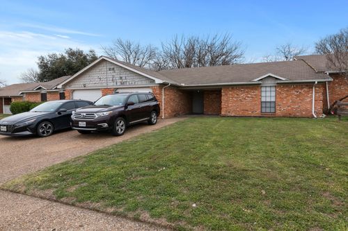 321 Asbury Dr, Saginaw, TX, 76179-1202 | Card Image