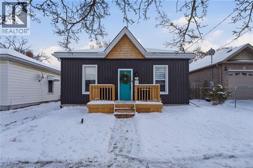 92 Walnut St, Brantford, ON, N3T1H4 | Card Image