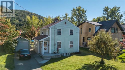 160 Oxford Road, Warfield, BC, V1R2T3 | Card Image