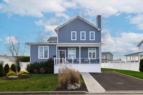 2441 Archer St, Seaford, NY, 11783-3621 | Card Image