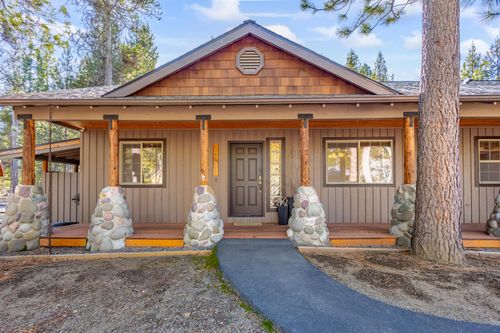 55595 Wagon Master Way, Bend, OR, 97707-2236 | Card Image