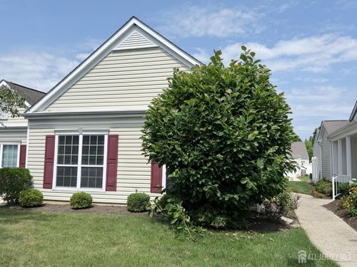 556 Ne Harrier Drive, Monroe, NJ, 08831 | Card Image