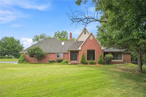 2530 Greenwood Dr, Ottawa, KS, 66067-8997 | Card Image
