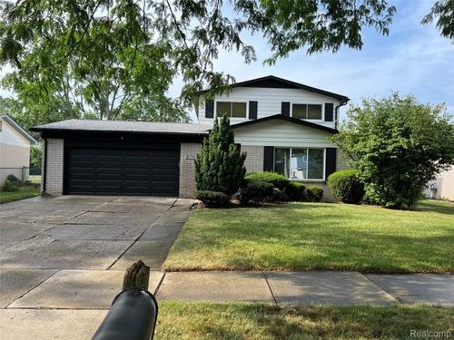 18172 Jeanette St, Southfield, MI, 48075-1946 | Card Image