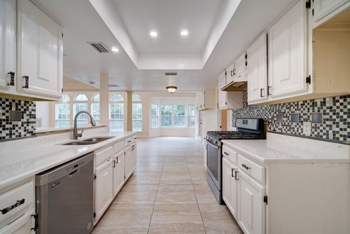 10509 Doering Ln, Austin, TX, 78750-1631 | Card Image